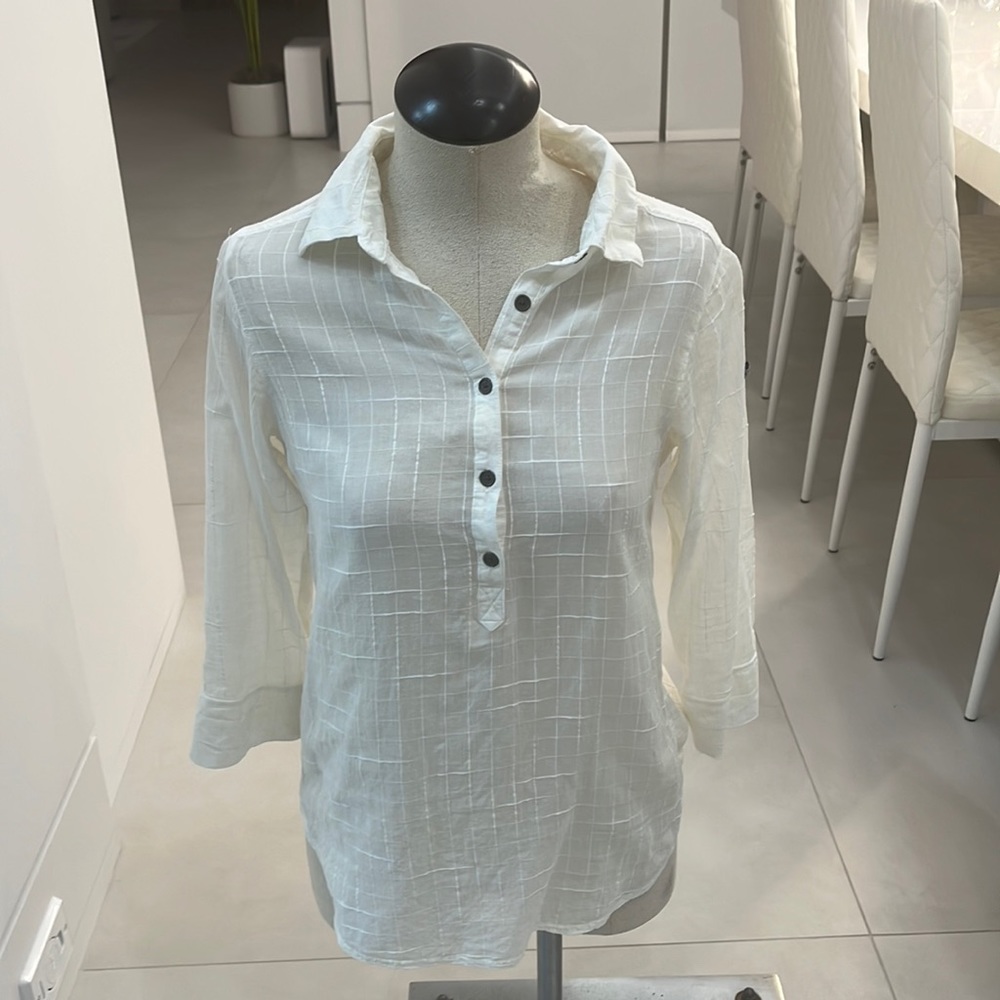 See through top, with buttons and 3/4 sleeves.